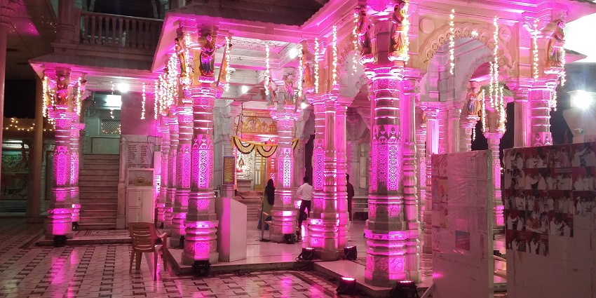 Stunning Parola Jain Mandir, renowned for its architecture and historic significance