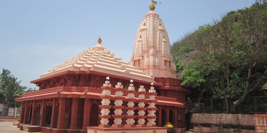 A glimpse of the iconic Parshuram Temple, a spiritual hotspot in Maharashtra.