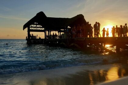 Image of a beachside and a shack, people partying duirng beautidul sunset - party places in South Goa