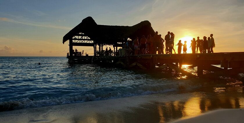 Image of a beachside and a shack, people partying duirng beautidul sunset - party places in South Goa