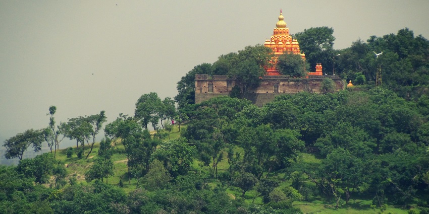 Image of Parvati Hill, a serene spot among top places to visit in Pune in monsoon season