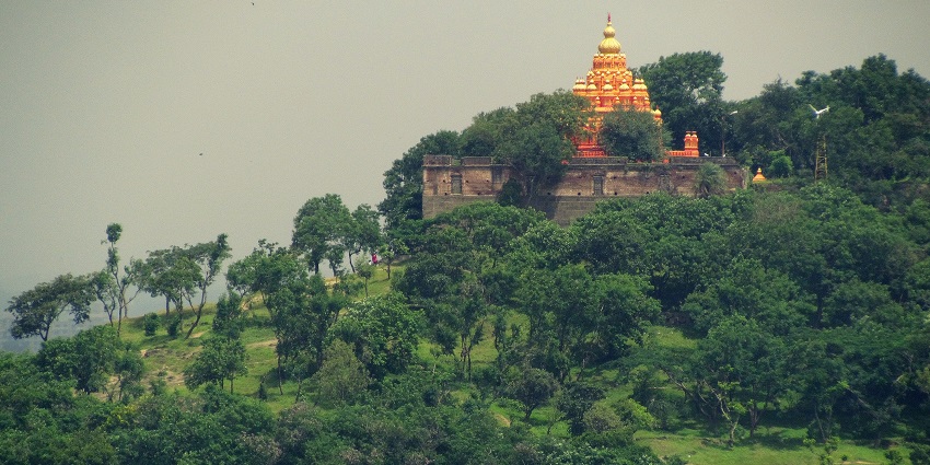 An overview of Pune's attractions like the Parvati Hill, highlighting its rich heritage