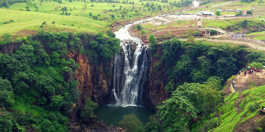 A stunning view of Patalpani Waterfall surrounded by lush greenery, perfect for relaxation