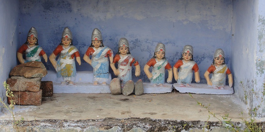 The idols inside the Bathrakaliamman Temple near Panchalinga Falls