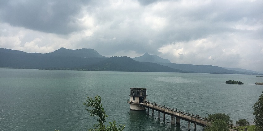 Welcome the new year with your family in Pune at the Pavana Lake Resort.