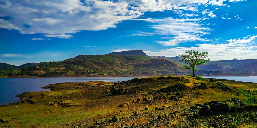 Explore the astonishing Pawna Lake after bungee jumping at Della Adventure Park.