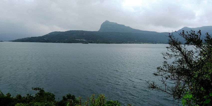 Visitors can experience the most alluring camping trip near Lonavala at Pawna Lake.