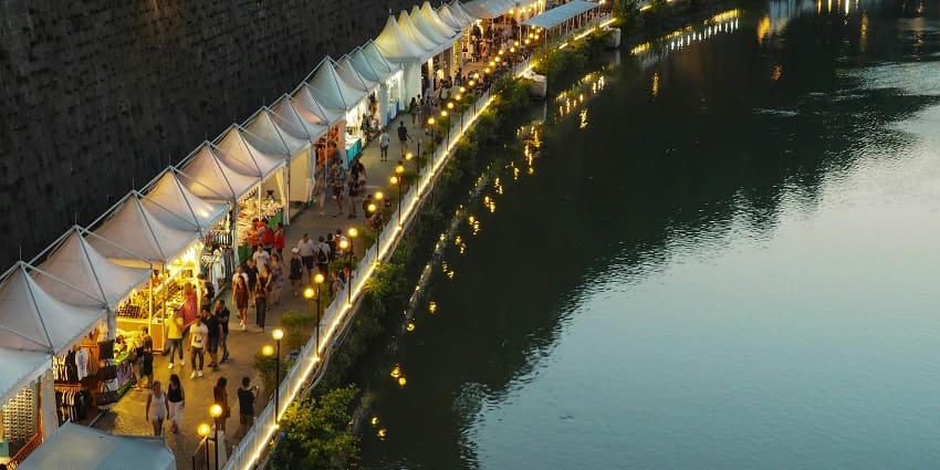 Pawna Lake situated near the Pawna Lake Market, a spot for shopping in Lonavala
