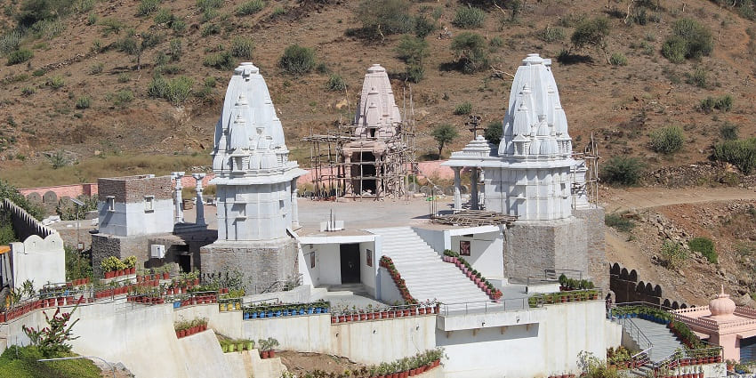 Peaceful temple complex of Bhakti Dham in Amravati with lush gardens and traditional architecture