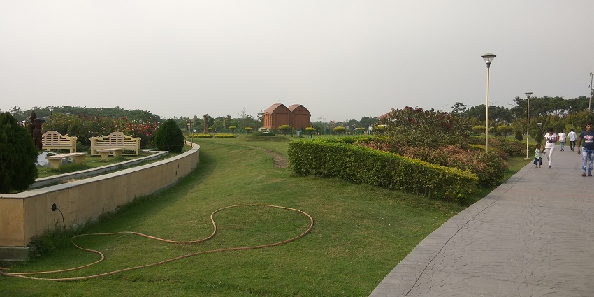 Moulangi Eco Park boasts lush greenery and a tranquil setting, perfect for relaxation.