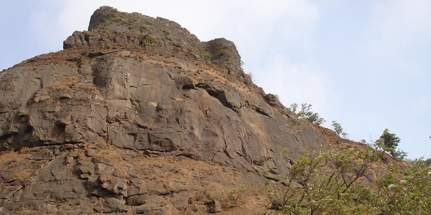 Peb Fort, a historical site with stunning views, is a popular tourist attraction to visit