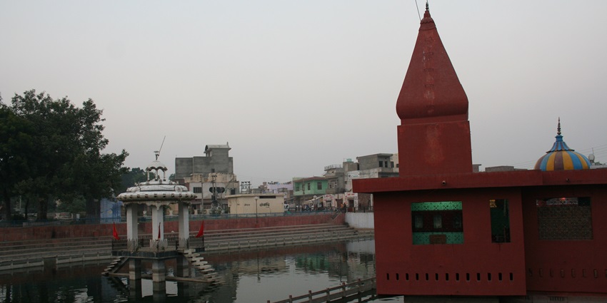A picture of a temple located on the bank of river Saraswati taken during twilight