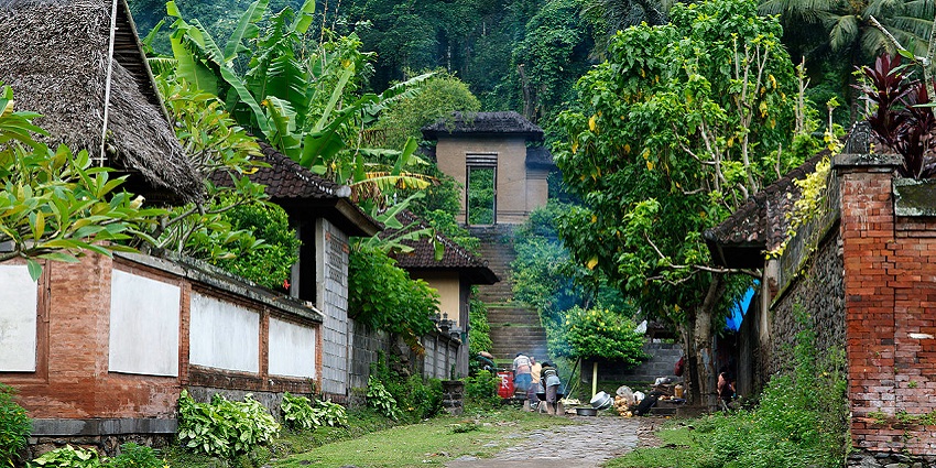 A picture of a traditional environment of Penglipuran Village, representing Balinese culture
