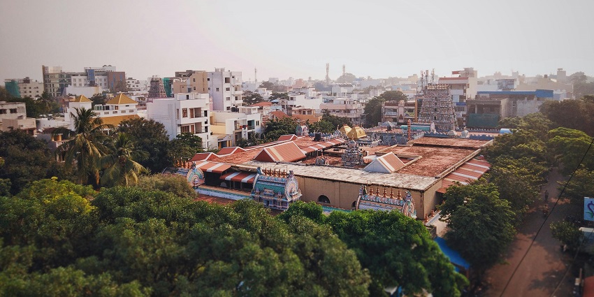 A significant shrine Periyazhwar Temple honours Andal’s adoptive father.