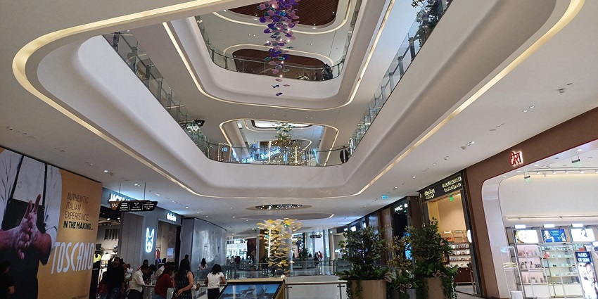 Phoenix Mall of the Millennium offers vibrant shopping, dining, and entertainment.