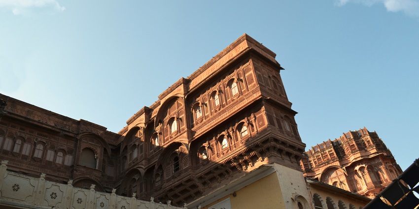 Kavlya Fort offers stunning views and picturesque photography opportunities.