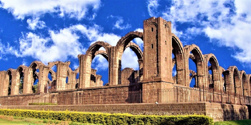 Stunning architecture at the Bara Kaman, one of the things to see in Vijayapura
