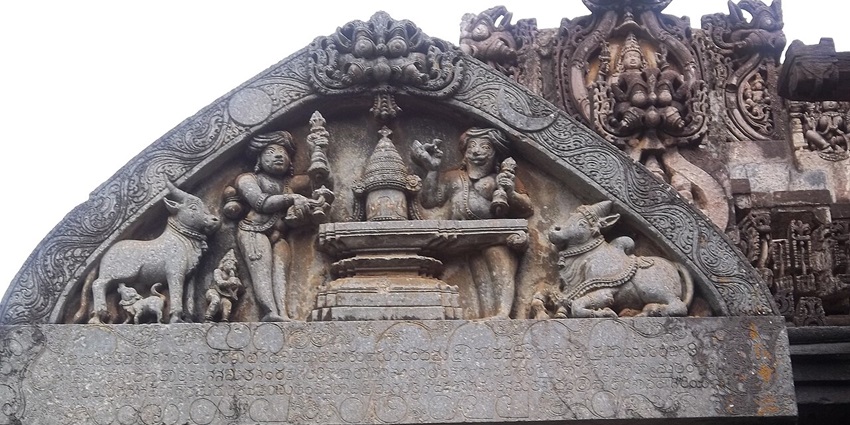 Enjoy capturing the intricate carvings on the ancient Gopurams of Thirukadaiyur Temple.