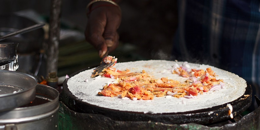 The best street food in Kodaikanal is crispy dosa served hot on Lake Road.