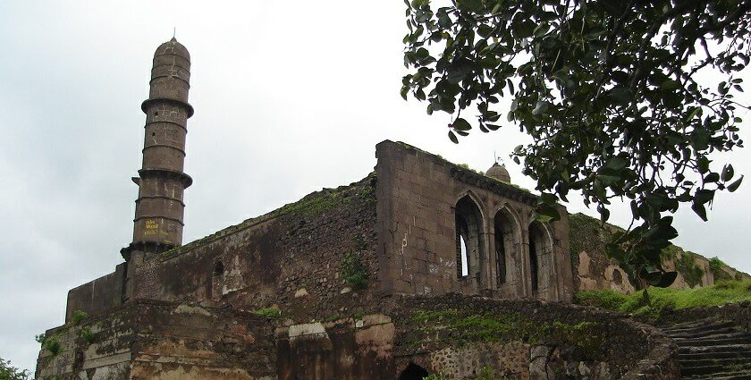 An image of fort reflecting the rich heritage, one of the best places to visit in Burhanpur