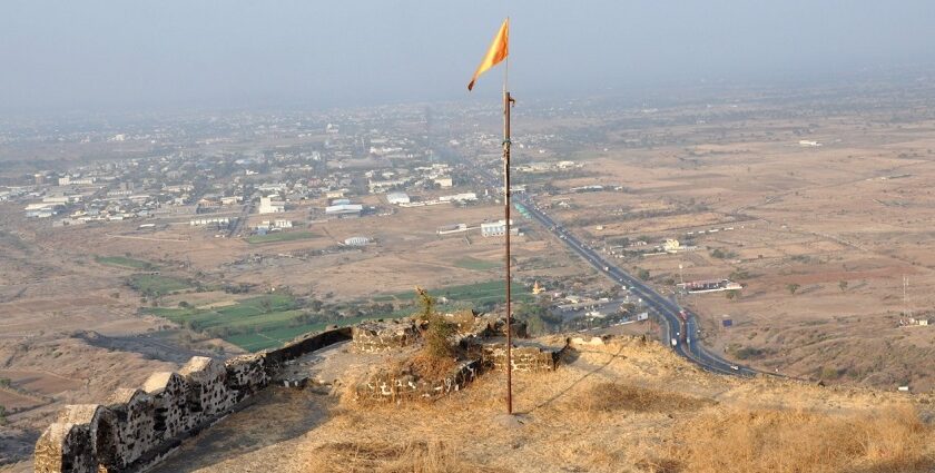 Lanling Fort, also known as the Fort of Dhule is one of the most famous places to visit in Dhule