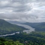 Picturesuqe view of the Mahabaleshwar, one of the popular places to visit in September in Maharashtra with lush greenery