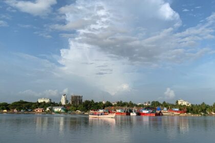 A mesmerising view of a city in Karnataka surrounded by shimmering blue waters.