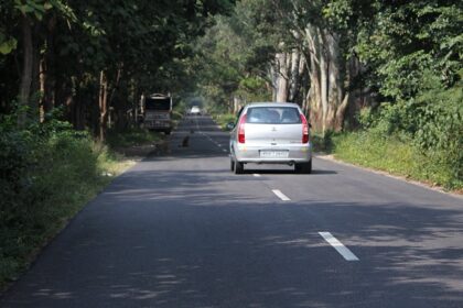 An image of a road connecting Yamunanagar to Paonta Sahib in Himachal Pradesh.