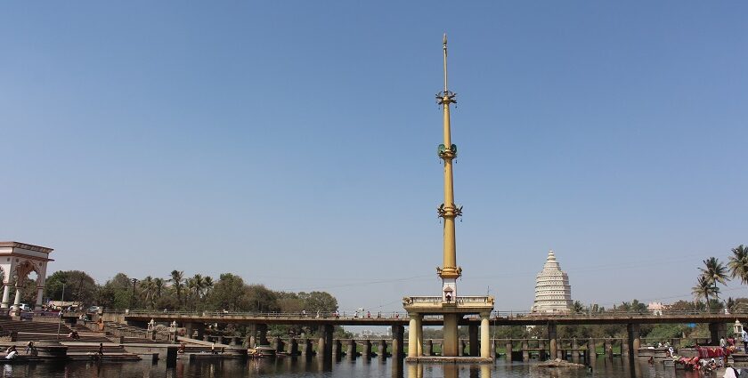 An image showing Garuda Stambha, a popular place to visit near Alandi.