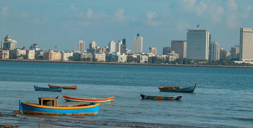 A picture of the most famous Juhu Beach captured during the most serene sunsets ever.