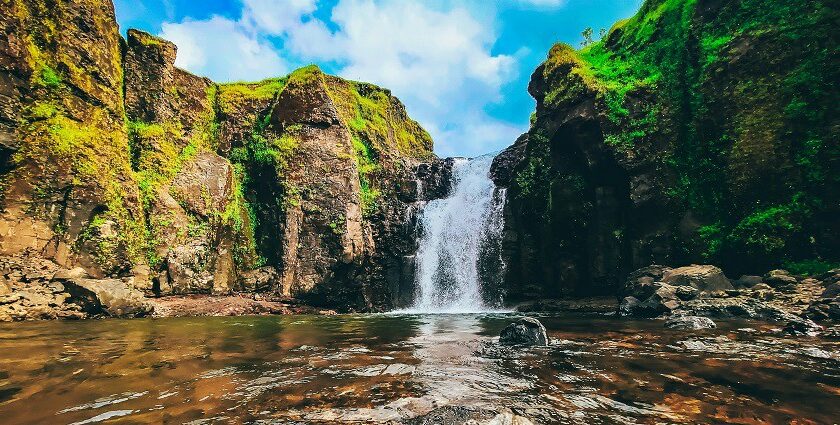 A scenic picture of Kolhapur showcasing its waterfall one of the best places to visit near Kolhapur