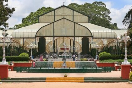 There are several popular places to visit near Lalbagh Botanical Garden in Bangalore.