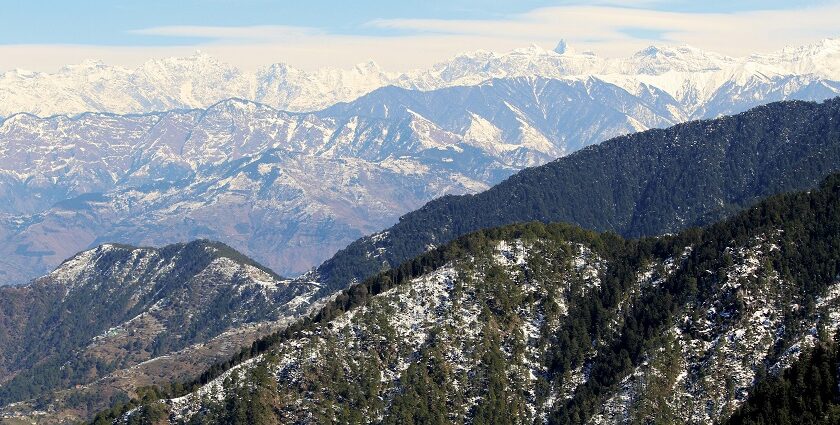 A view of Dalhousie, one of the places to visit near Pathankot, surrounded by the majestic Himalayas.