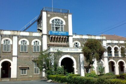 A picture of the historic architecture of Willingdon College in Sangli.