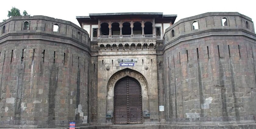 An image of the historical fort with massive walls at a location near Shaniwar Wada.