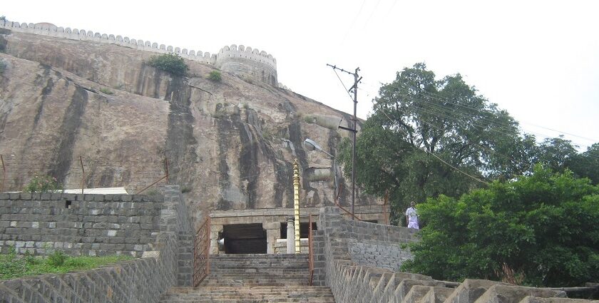 A scenic view of Namakkal showcasing its temples and hills, surrounded by a beautiful aura.