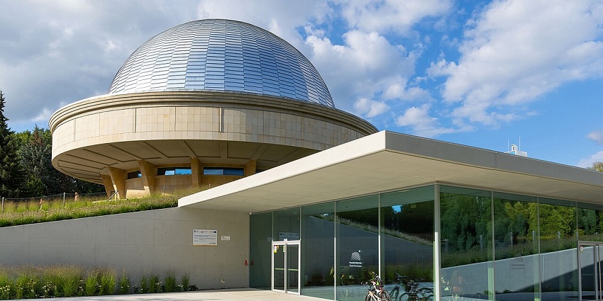 Enjoy planetarium shows on various themes like the formation of stars and black holes