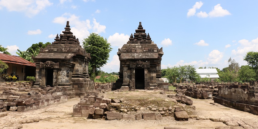 An image of the beautifully carved Plaosan Temple..