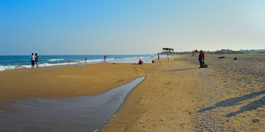 Paragliding in Chennai seaside town blending French architecture with Indian culture.