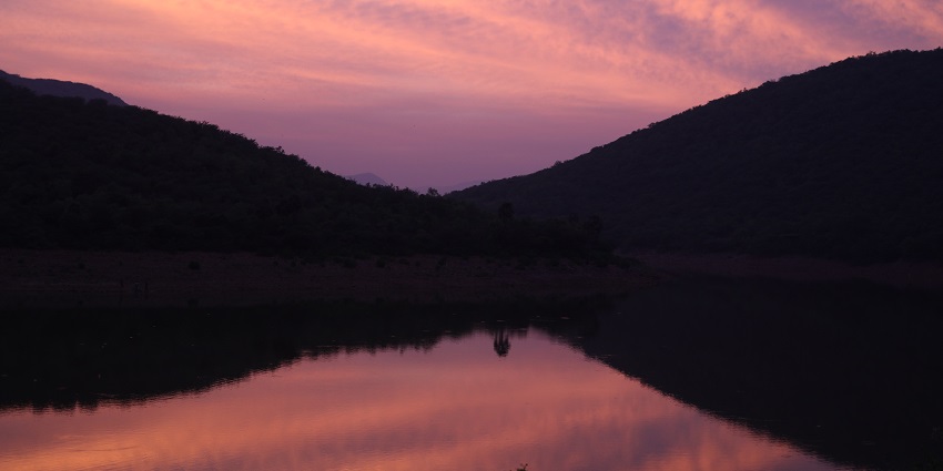 A picture of Ponnaniyaru Dam with scenic surroundings, perfect for a peaceful day out in Karur.