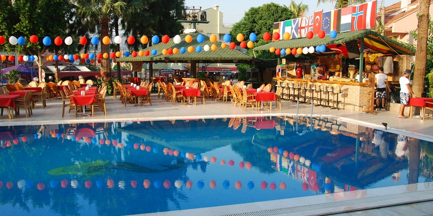 Enjoy a pool party in Indore at luxury hotels for fun, cocktails, and relaxation.