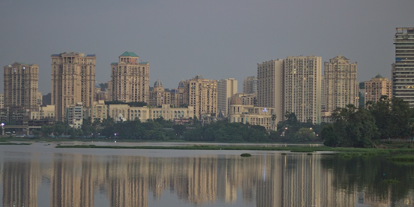 Powai Lake is one of the places for a Mulund trip as it provides a tranquil escape with scenic paths and birdwatching.