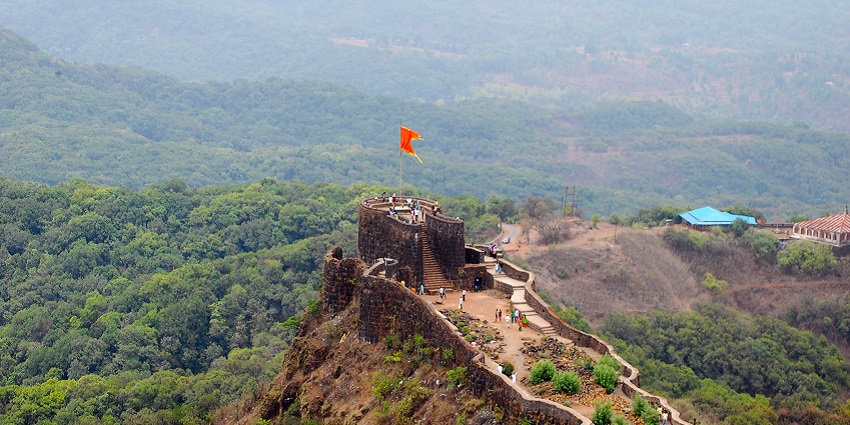 Pratapgad Fort Market is among the best places for shopping in Mahabaleshwar.