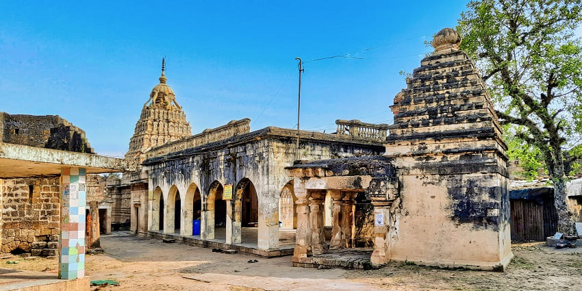 Kamshet temples feature intricate architecture, spiritual ambiance, and serene surroundings.