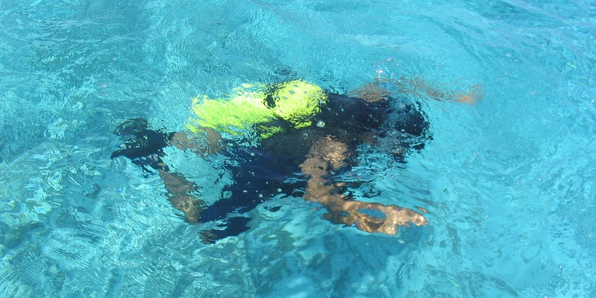 An image of a person scuba diving under the cool and turquoise waters in Kavaratti.