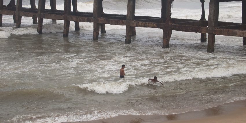 A panoramic view of Promenade Beach with several views, along the Bay of Bengal.