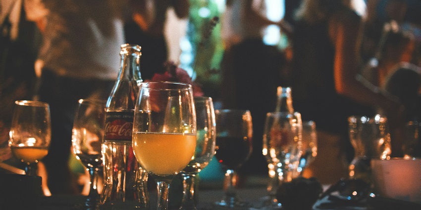 Pub Zipper, place hosting techno parties, serves amazing cocktails