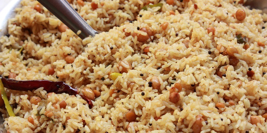 The best food in Rameshwaram is the tangy tamarind rice dish, a South Indian specialty.