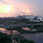 Aga Khan Bridge in Pune spans the Mula-Mutha River, connecting Koregaon Park to Kalyani Nagar.