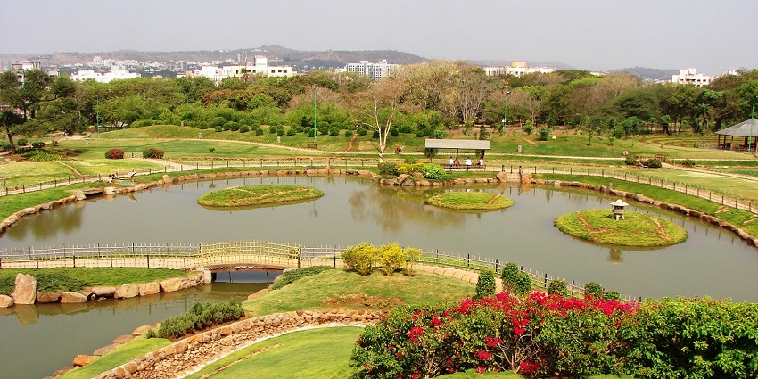 Pune-Okayama Friendship Garden is a Japanese-inspired retreat for friends.